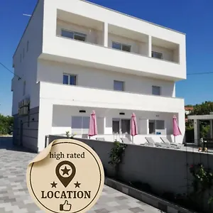 Apartmant & Rosa Medulin Pensjonat Pomer